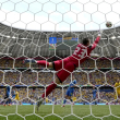 Rumania golea 3-0 a Ucrania para su primera victoria en 24 años en un gran torneo