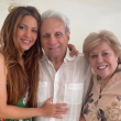 Shakira tras llevar a su padre de regreso a casa al lado de su madre: 