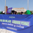 Decenas de mujeres protestan frente a Congreso Nacional en rechazo de exclusión de las tres causales