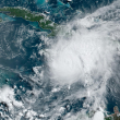 El huracán Beryl encuentra a Jamaica bajo toque de queda y estado de emergencia