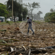 En imágenes | Los trabajos en la autopista 30 de Mayo tras paso del huracán Beryl