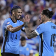 Uruguay enfrenta a un Brasil en horas bajas por el pase a semis de la Copa América