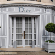 Investigan a Armani y Dior por condiciones ilegales de trabajo en sus proveedores