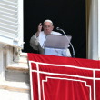 El papa incita a la lectura y revela su amor por las tragedias