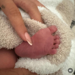 Hailey Bieber comparte la primera foto de su hijo desde su nacimiento para animar a votar