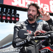 Keanu Reeves se sale de la pista en el Indianapolis Motor Speedway en su debut en las carreras automovilísticas profesionales