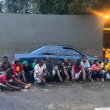 Detienen carro con 14 haitianos de estatus migratorio irregular; chofer logra escapar