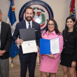 Reconocen a Carlos de la Mota y a FUNDOARCU en el consulado dominicano en Boston