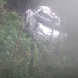 Ocupantes de vehículo salen ilesos tras caer en quebrada en carretera de Guázara