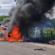 Se incendió vehículo fúnebre con varios ataúdes en Santiago Rodríguez