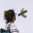 ¡Vendida! Compran la banana con cinta adhesiva de Cattelan por US$6,2 millones en Nueva York