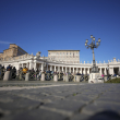 El Vaticano descubre sus 'Puertas Santas' por el próximo Jubileo, un rito centenario