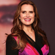 Actriz Brooke Shields revela que un doctor le realizó un rejuvenecimiento vaginal sin su consentimiento