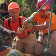 Rescatan hombre que cayó en hoyo de 80 pies de profundidad