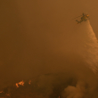 ¿Por qué los aviones de extinción de incendios están usando agua de mar sobre Los Ángeles?