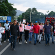 Comunitarios paralizan el tránsito en carretera Maimón-Cotuí en rechazo a presa de Barrick Gold