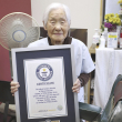 Mujer japonesa de 108 años rompe récord como la barbera más anciana del mundo