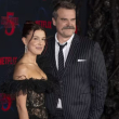 Millie Bobby Brown y David Harbour, abrazados en el estreno de “Stranger Things” tras supuesta denuncia