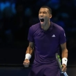 Auger-Aliassime mantiene esperanzas al superar a Shelton en las Finales ATP