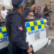Agente que agredió a periodistas fue suspendido de sus funciones, informó la Policía