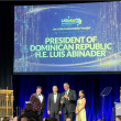Cónsul Chu Vásquez recibe premio internacional de energía en nombre del presidente Luis Abinader