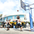Juegos de dominó, vitilla, baloncesto y la fe predominan en sectores del Distrito Nacional
