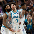 LaMelo Ball encesta el canasto del triunfo para los Hornets, equipo que se impuso al Heat