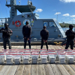Interceptan a dos hombres a bordo de lancha con 151 paquetes de presunta cocaína