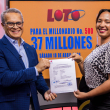 LEIDSA entrega certificado a la millonaria 500 del Loto