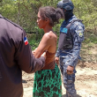 Con su hijo de 2 años, mujer se lanza al río Yaque del Norte; autoridades buscan al infante