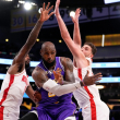 Los Rockets vencieron a los Lakers 99-93 en el quinto partido, evitando la eliminación