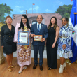 Alcaldía de Miami-Dade y Consulado dominicano en Miami reconocen a Giannina Azar