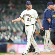 El derecho Brandon Woodruff ingresa a la lista de lesionados