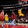 LeBron James guía a los Lakers a eliminar a Houston y avanzar a segunda ronda contra Oklahoma