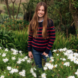 La princesa Carlota posa sonriente entre margaritas en su 11 cumpleaños
