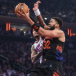 Karl Towns realiza un doble-doble y los Knicks superan a los Sixers