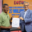 LEIDSA entrega certificado de 27 al millonario 501 del Loto