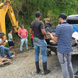 Residentes de Naranjo Dulce realizan colectas para arreglos de camino