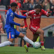 Liverpool se conforma con empate 1-1 ante Chelsea entre abucheos en Anfield