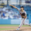 Ozzie Albies y Matt Olson guían Bravos a derrotar 7-2 a los Dodgers