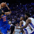 Con lluvia de triples, los Knicks aplastan 76er y regresan a las finales de conferencia
