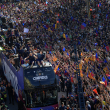 750,000 personas tiñen Barcelona de azulgrana para celebrar el título de Liga
