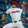 Cantillo y Bazzana ayudan a Guardianes a continuar su dominio en casa sobre los Angels