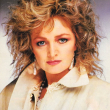 Bonnie Tyler sigue “gravemente enferma aunque estable”, confirma su equipo