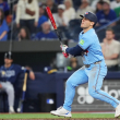 Varsho da un grand slam en el décimo y los Azulejos superan a Tampa Bay