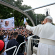 Papa León pide acabar con narrativas divisivas y polarizantes en su primer día en España
