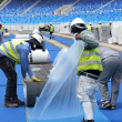Inician la instalación del sintético de la pista de atletismo en el estadio Félix Sánchez