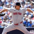 Tolle lanza ocho entradas en blanco, Boston blanquea a Azulejos y para racha de 5 derrotas