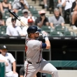 Holmes llega a la séptima sin hits y Riley impulsa en triunfo de los Bravos