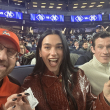 Un aficionado al béisbol compartió con Dua Lipa y Callum Turner sin reconocerlos